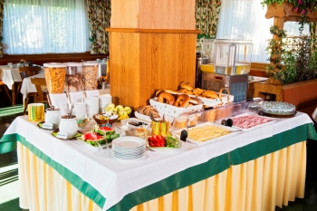 Frühstücksbuffet in der Waldrast